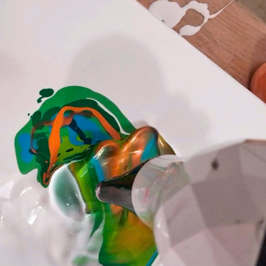 Berlin - Acrylic Pouring Workshop – Level 3: Dutch Pour (für Fortgeschrittene)